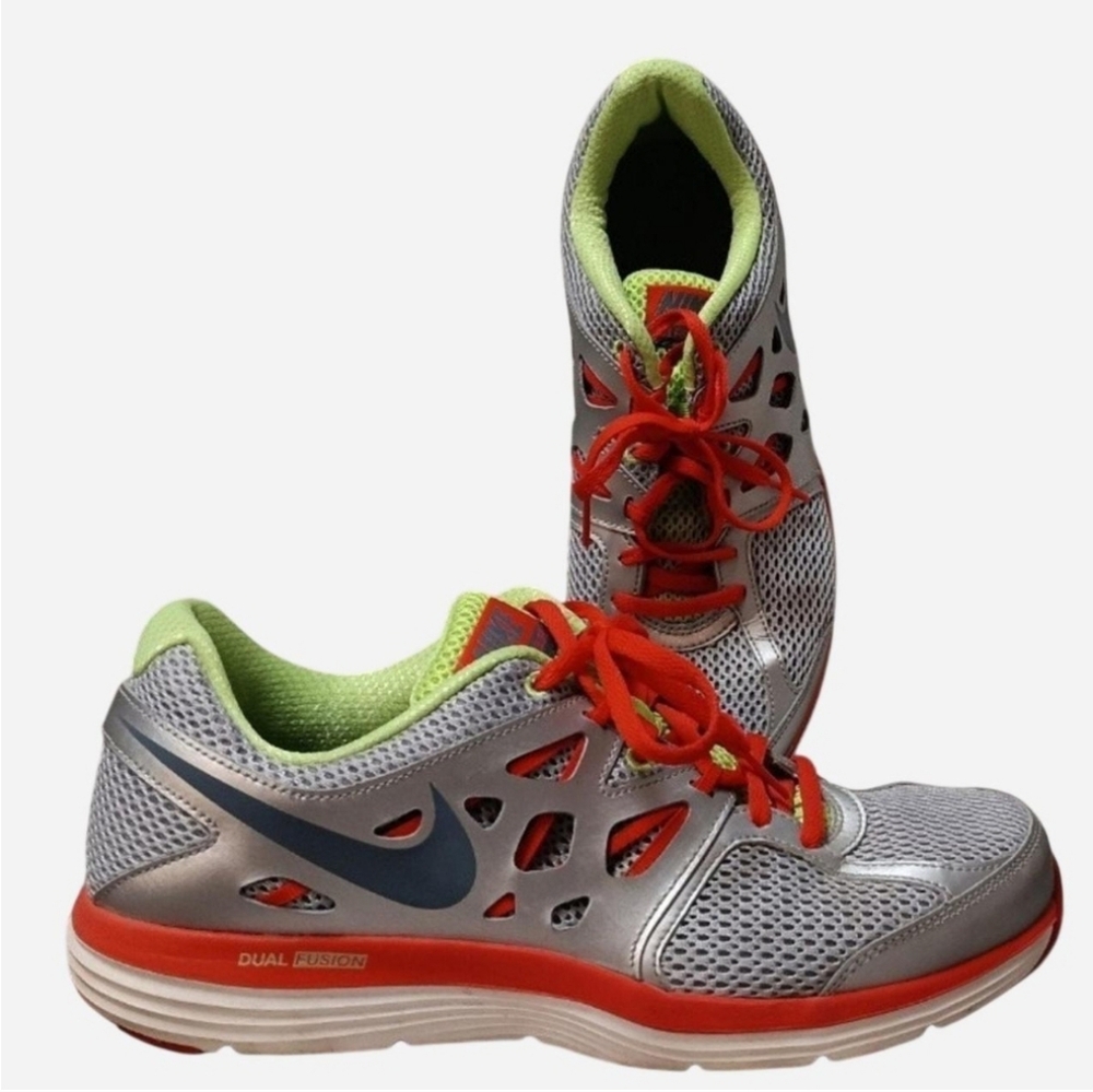 Nike Dual Fusion Green and Silver Sneakers